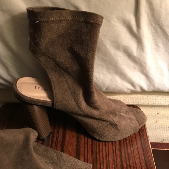 Fashion Nova Shoes - Sale💥🛍Fashion Nova Shoes Size 9